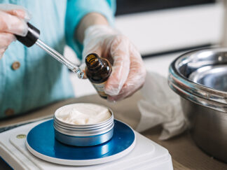 Luonnon raaka-aineesta kosmetiikkatuotteeksi